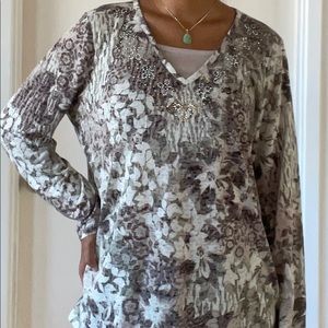 Erika long-sleeved shirt with gem detail. Size: Large